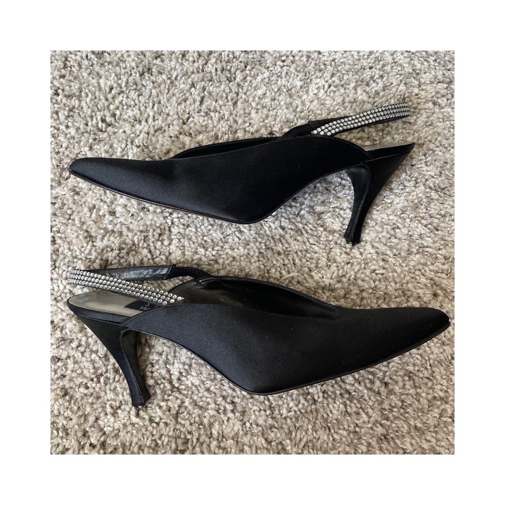 Stuart Weitzman Diamond Strap Kitten Heels - Black
